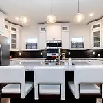 Broadway Breeze Escape Modern Nashville Comfort Nashville