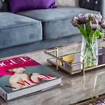 Diva Glam - Luxe - Dt 2Miles - 8 Q Beds - Wow