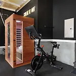 Holiday home The Traveller New Redesign With Peloton & Sauna! *