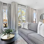 The Traveller New Redesign With Peloton & Sauna! Holiday home Nashville