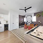 The Willie - Newly Redesigned, Game & Rooftop Holiday home