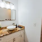 1009 Eastside Vibe - Big & Holiday home