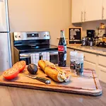 Sleeps 6-full Kitchen-4 Beds-big Couch-officespace Nashville