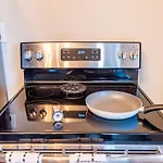 Sleeps 6-full Kitchen-4 Beds-big Couch-officespace Apartment