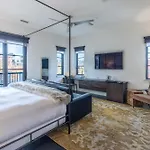 121 Floor 3 Buyout By Avantstay Entire Third Floor Buyout Of 121 Sleeps 18 * Nashville