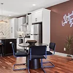 Holiday home Vibrant In The Nations With Garage Walk To Restaurants And Shops *