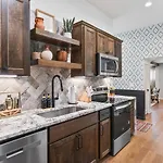 Holiday home Vibrant Multi Building That Sleeps 48 With 7 Units Nashville