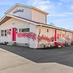 Vibrant Multi Building That Sleeps 48 With 7 Units Nashville