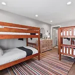 Vibrant Multi Building That Sleeps 48 With 7 Units Nashville