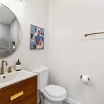 Vibrant Multi Building That Sleeps 48 With 7 Units * Nashville