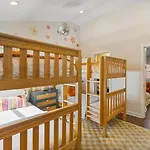 Holiday home Vibrant Multi Building That Sleeps 48 With 7 Units