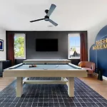 Holiday home The Morrison - Karaoke Theater Backyard Oasis *
