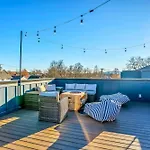 Twin Homes Rooftop Deck Hot Tub Outdoor Kitchen Holiday home
