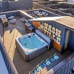 Rooftop Deck Hot Tub Game Downtown Holiday home *