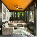Sophisticated Sanctuary Hot Tub Outdoor Haven * Nashville