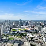 Beverly Nash Downtown, Incredible Skyline Views, Walk To Broadway! Holiday home