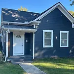 Lucky Bachelor 5 Min To Broadway With Hot Tub