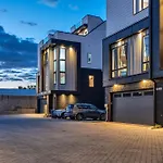 Disco Themed Hot Tub & Rooftop Decks In Nashville