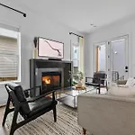 The Waylon - Newly Redesigned, Rooftop With Sauna Holiday home *