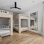 Holiday home The Waylon - Newly Redesigned, Rooftop With Sauna