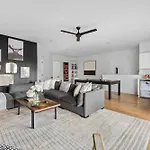 The Waylon - Newly Redesigned, Rooftop With Sauna Holiday home *