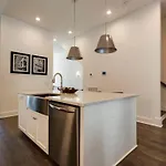 West End Dream-private Balcony-6 Mins To Broadway