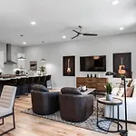 3 Side By Side Nash Homes - Close To Honky Tonks Holiday home Nashville