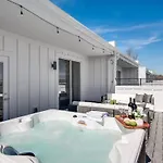 Holiday home Side By Side Nash Homes - Relaxing Rooftop Patios