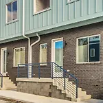 Brand New Side By Side Homes - Sleeps 24 Guests