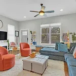 Holiday home Cma Fest The Bluebelle E Nash Songwriter 3 Bed 3 Bath Hot Tub Fenced Yard 30 Or Days By Skyrun Nashville