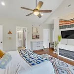 Cma Fest The Bluebelle E Nash Songwriter 3 Bed 3 Bath Hot Tub Fenced Yard 30 Or Days By Skyrun *