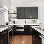 Elmhurst 113a Holiday home