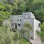 Stunning Belle Meade Mansion With Luxury Amenities And Hot Tub, Great Summer Rates