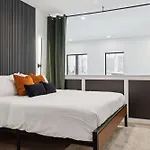 Beverly Nash Downtown, Incredible Skyline Views, Walk To Broadway! Holiday home Nashville