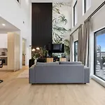 Beverly Nash Downtown, Incredible Skyline Views, Walk To Broadway! *