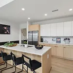 Holiday home Beverly Nash Downtown, Incredible Skyline Views, Walk To Broadway!