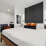 Beverly Nash Downtown, Incredible Skyline Views, Walk To Broadway! Holiday home Nashville