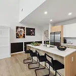 Beverly Nash Downtown, Incredible Skyline Views, Walk To Broadway! Nashville