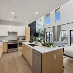 Beverly Nash Downtown, Incredible Skyline Views, Walk To Broadway! * Nashville