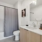 Holiday home Beverly Nash Downtown, Incredible Skyline Views, Walk To Broadway!