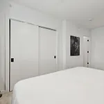 Beverly Nash Downtown, Incredible Skyline Views, Walk To Broadway! *