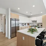 Beverly Nash Downtown, Incredible Skyline Views, Walk To Broadway! Holiday home *