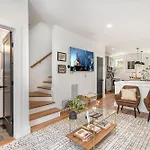 Stone Fox - In The Nations - Mins To Broadway Holiday home *