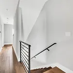 Holiday home Luxury And Spacious With Private Garage And Fire Pit