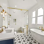 Holiday home Stunning Close To Downtown And Bdwy *