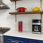 Stunning Close To Downtown And Bdwy *