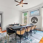 Stunning Close To Downtown And Bdwy *
