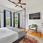 Holiday home Stunning Close To Downtown And Bdwy