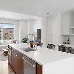 Holiday home Private Rooftop With Garage Walk To Restaurants Shops And Coffee