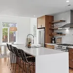 Private Rooftop With Garage Walk To Restaurants Shops And Coffee Holiday home *